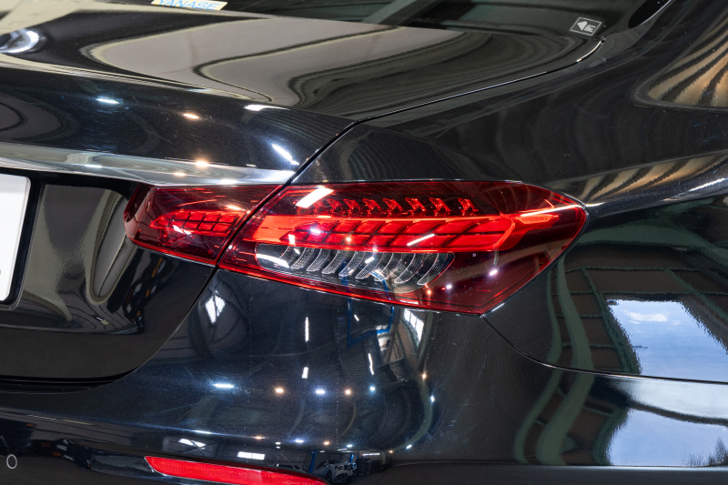 メルセデスベンツ Eクラス E200 ｽﾎﾟｰﾂ AMGｲﾝﾃﾘｱPKG ｴｸｽｸﾙｰｼﾌﾞ&ﾚｰﾀﾞｰSP　後期 BSG搭載 黒革 ﾊﾟﾉﾗﾏSR ﾅﾋﾞTV 360°ｶﾒﾗ ﾌﾞﾙﾒｽﾀｰ ﾍｯﾄﾞｱｯﾌﾟD ﾜｲﾔﾚｽﾁｬｰｼﾞ 自動ﾄﾗﾝｸ LEDﾍｯﾄﾞﾗｲﾄ　2年保証