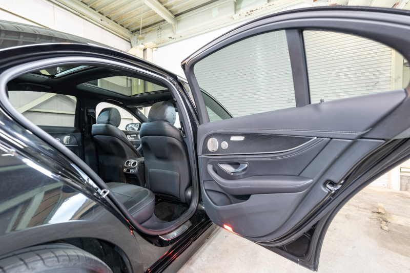 メルセデスベンツ Eクラス E200 ｽﾎﾟｰﾂ AMGｲﾝﾃﾘｱPKG ｴｸｽｸﾙｰｼﾌﾞ&ﾚｰﾀﾞｰSP　後期 BSG搭載 黒革 ﾊﾟﾉﾗﾏSR ﾅﾋﾞTV 360°ｶﾒﾗ ﾌﾞﾙﾒｽﾀｰ ﾍｯﾄﾞｱｯﾌﾟD ﾜｲﾔﾚｽﾁｬｰｼﾞ 自動ﾄﾗﾝｸ LEDﾍｯﾄﾞﾗｲﾄ　2年保証