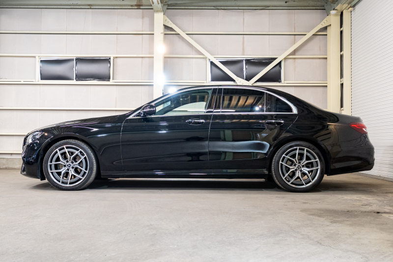 メルセデスベンツ Eクラス E200 ｽﾎﾟｰﾂ AMGｲﾝﾃﾘｱPKG ｴｸｽｸﾙｰｼﾌﾞ&ﾚｰﾀﾞｰSP　後期 BSG搭載 黒革 ﾊﾟﾉﾗﾏSR ﾅﾋﾞTV 360°ｶﾒﾗ ﾌﾞﾙﾒｽﾀｰ ﾍｯﾄﾞｱｯﾌﾟD ﾜｲﾔﾚｽﾁｬｰｼﾞ 自動ﾄﾗﾝｸ LEDﾍｯﾄﾞﾗｲﾄ　2年保証