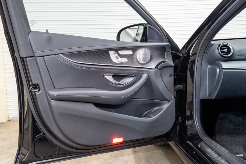 メルセデスベンツ Eクラス E200 ｽﾎﾟｰﾂ AMGｲﾝﾃﾘｱPKG ｴｸｽｸﾙｰｼﾌﾞ&ﾚｰﾀﾞｰSP　後期 BSG搭載 黒革 ﾊﾟﾉﾗﾏSR ﾅﾋﾞTV 360°ｶﾒﾗ ﾌﾞﾙﾒｽﾀｰ ﾍｯﾄﾞｱｯﾌﾟD ﾜｲﾔﾚｽﾁｬｰｼﾞ 自動ﾄﾗﾝｸ LEDﾍｯﾄﾞﾗｲﾄ　2年保証