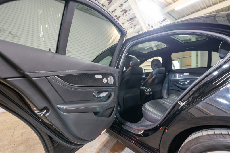 メルセデスベンツ Eクラス E200 ｽﾎﾟｰﾂ AMGｲﾝﾃﾘｱPKG ｴｸｽｸﾙｰｼﾌﾞ&ﾚｰﾀﾞｰSP　後期 BSG搭載 黒革 ﾊﾟﾉﾗﾏSR ﾅﾋﾞTV 360°ｶﾒﾗ ﾌﾞﾙﾒｽﾀｰ ﾍｯﾄﾞｱｯﾌﾟD ﾜｲﾔﾚｽﾁｬｰｼﾞ 自動ﾄﾗﾝｸ LEDﾍｯﾄﾞﾗｲﾄ　2年保証