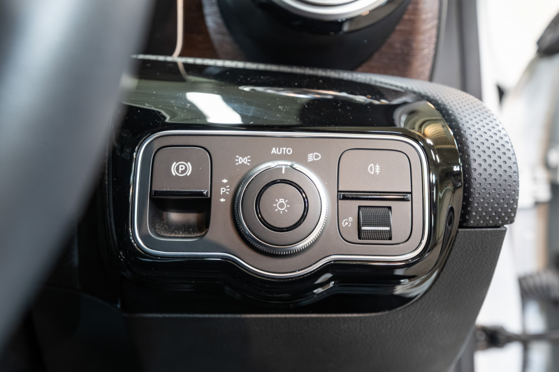 メルセデスベンツ Aクラス A250ｾﾀﾞﾝ 4MATIC ﾚｻﾞｰEXC&ｱﾄﾞﾊﾞﾝｽﾄﾞ&ﾅﾋﾞｹﾞｰｼｮﾝ&ﾚｰﾀﾞｰSP　黒革 ﾊﾟﾉﾗﾏSR MBUXﾅﾋﾞ ﾌﾙｾｸﾞ 360ｶﾒﾗ ﾜｲﾔﾚｽﾁｬｰｼﾞ ﾍｯﾄﾞｱｯﾌﾟD ADVｽﾋﾟｰｶｰ LEDﾍｯﾄﾞﾗｲﾄ　2年保証