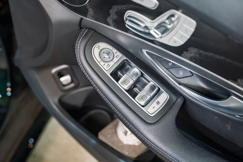 メルセデスベンツ Cクラス C220d ﾜｺﾞﾝ AVG AMGﾗｲﾝ ﾚｰﾀﾞｰSP　後期 黒革 ﾅﾋﾞTV Bｶﾒ AIRｻｽ LEDﾍｯﾄﾞﾗｲﾄ ACC BSM LCW　2年保証