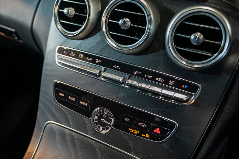 メルセデスベンツ Cクラス C220d ﾜｺﾞﾝ AVG AMGﾗｲﾝ ﾚｰﾀﾞｰSP　後期 黒革 ﾅﾋﾞTV Bｶﾒ AIRｻｽ LEDﾍｯﾄﾞﾗｲﾄ ACC BSM LCW　2年保証