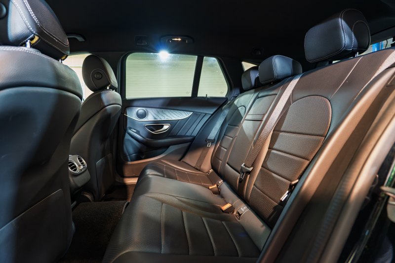 メルセデスベンツ Cクラス C220d ﾜｺﾞﾝ AVG AMGﾗｲﾝ ﾚｰﾀﾞｰSP　後期 黒革 ﾅﾋﾞTV Bｶﾒ AIRｻｽ LEDﾍｯﾄﾞﾗｲﾄ ACC BSM LCW　2年保証