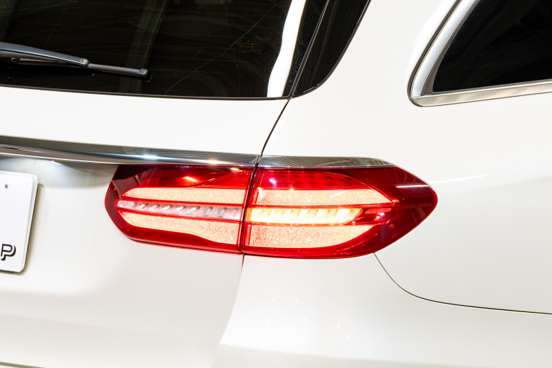 メルセデスベンツ Eクラス E300ﾜｺﾞﾝ AVGｽﾎﾟｰﾂ ｴｸｽｸﾙｰｼﾌﾞPKG ﾚｰﾀﾞｰSP　中期 1ｵｰﾅｰ 黒革 ﾊﾟﾉﾗﾏSR ﾅﾋﾞTV Meｺﾈ carplay ﾌﾞﾙﾒｽﾀｰ ﾍｯﾄﾞｱｯﾌﾟD ｴｱﾊﾞﾗﾝｽP 自動ﾄﾗﾝｸ ﾌｯﾄｵｰﾌﾟﾅｰ Newﾃﾞｻﾞｲﾝｽﾃｱ　2年保証