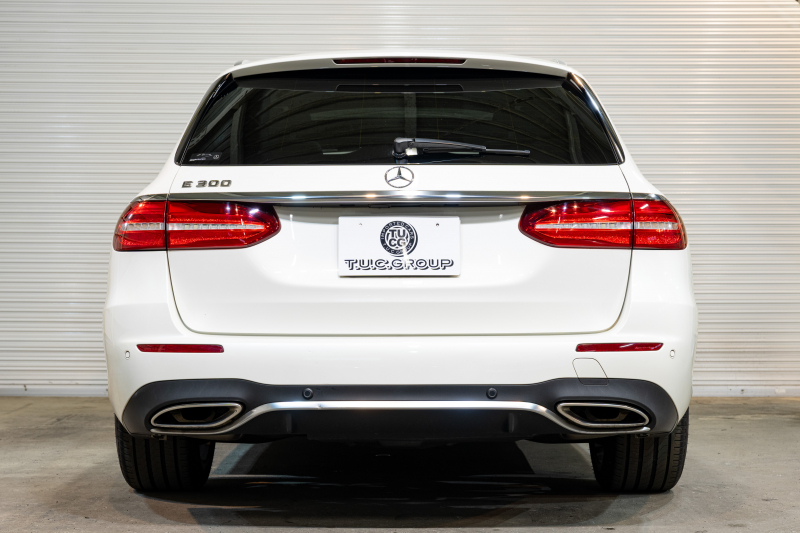 メルセデスベンツ Eクラス E300ﾜｺﾞﾝ AVGｽﾎﾟｰﾂ ｴｸｽｸﾙｰｼﾌﾞPKG ﾚｰﾀﾞｰSP　中期 1ｵｰﾅｰ 黒革 ﾊﾟﾉﾗﾏSR ﾅﾋﾞTV Meｺﾈ carplay ﾌﾞﾙﾒｽﾀｰ ﾍｯﾄﾞｱｯﾌﾟD ｴｱﾊﾞﾗﾝｽP 自動ﾄﾗﾝｸ ﾌｯﾄｵｰﾌﾟﾅｰ Newﾃﾞｻﾞｲﾝｽﾃｱ　2年保証