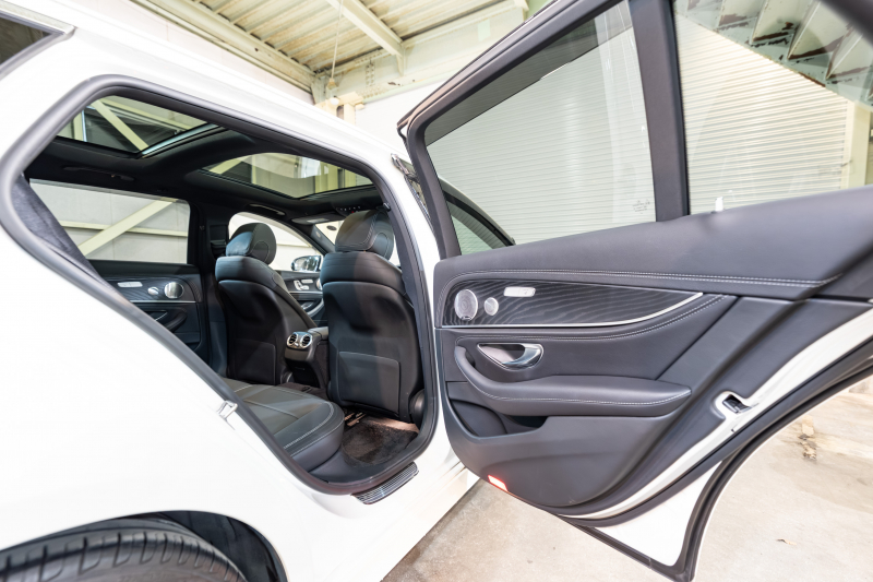 メルセデスベンツ Eクラス E300ﾜｺﾞﾝ AVGｽﾎﾟｰﾂ ｴｸｽｸﾙｰｼﾌﾞPKG ﾚｰﾀﾞｰSP　中期 1ｵｰﾅｰ 黒革 ﾊﾟﾉﾗﾏSR ﾅﾋﾞTV Meｺﾈ carplay ﾌﾞﾙﾒｽﾀｰ ﾍｯﾄﾞｱｯﾌﾟD ｴｱﾊﾞﾗﾝｽP 自動ﾄﾗﾝｸ ﾌｯﾄｵｰﾌﾟﾅｰ Newﾃﾞｻﾞｲﾝｽﾃｱ　2年保証