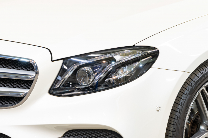 メルセデスベンツ Eクラス E300ﾜｺﾞﾝ AVGｽﾎﾟｰﾂ ｴｸｽｸﾙｰｼﾌﾞPKG ﾚｰﾀﾞｰSP　中期 1ｵｰﾅｰ 黒革 ﾊﾟﾉﾗﾏSR ﾅﾋﾞTV Meｺﾈ carplay ﾌﾞﾙﾒｽﾀｰ ﾍｯﾄﾞｱｯﾌﾟD ｴｱﾊﾞﾗﾝｽP 自動ﾄﾗﾝｸ ﾌｯﾄｵｰﾌﾟﾅｰ Newﾃﾞｻﾞｲﾝｽﾃｱ　2年保証