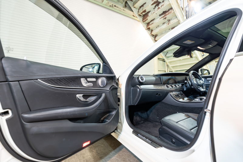 メルセデスベンツ Eクラス E300ﾜｺﾞﾝ AVGｽﾎﾟｰﾂ ｴｸｽｸﾙｰｼﾌﾞPKG ﾚｰﾀﾞｰSP　中期 1ｵｰﾅｰ 黒革 ﾊﾟﾉﾗﾏSR ﾅﾋﾞTV Meｺﾈ carplay ﾌﾞﾙﾒｽﾀｰ ﾍｯﾄﾞｱｯﾌﾟD ｴｱﾊﾞﾗﾝｽP 自動ﾄﾗﾝｸ ﾌｯﾄｵｰﾌﾟﾅｰ Newﾃﾞｻﾞｲﾝｽﾃｱ　2年保証