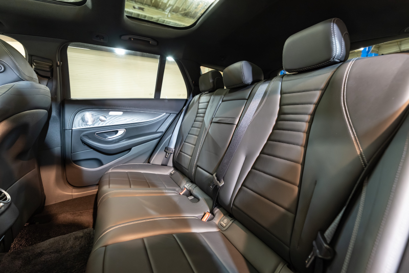 メルセデスベンツ Eクラス E300ﾜｺﾞﾝ AVGｽﾎﾟｰﾂ ｴｸｽｸﾙｰｼﾌﾞPKG ﾚｰﾀﾞｰSP　中期 1ｵｰﾅｰ 黒革 ﾊﾟﾉﾗﾏSR ﾅﾋﾞTV Meｺﾈ carplay ﾌﾞﾙﾒｽﾀｰ ﾍｯﾄﾞｱｯﾌﾟD ｴｱﾊﾞﾗﾝｽP 自動ﾄﾗﾝｸ ﾌｯﾄｵｰﾌﾟﾅｰ Newﾃﾞｻﾞｲﾝｽﾃｱ　2年保証