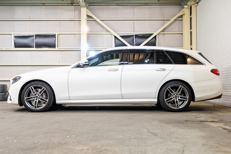 メルセデスベンツ Eクラス E300ﾜｺﾞﾝ AVGｽﾎﾟｰﾂ ｴｸｽｸﾙｰｼﾌﾞPKG ﾚｰﾀﾞｰSP　中期 1ｵｰﾅｰ 黒革 ﾊﾟﾉﾗﾏSR ﾅﾋﾞTV Meｺﾈ carplay ﾌﾞﾙﾒｽﾀｰ ﾍｯﾄﾞｱｯﾌﾟD ｴｱﾊﾞﾗﾝｽP 自動ﾄﾗﾝｸ ﾌｯﾄｵｰﾌﾟﾅｰ Newﾃﾞｻﾞｲﾝｽﾃｱ　2年保証