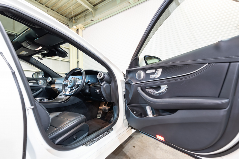 メルセデスベンツ Eクラス E300ﾜｺﾞﾝ AVGｽﾎﾟｰﾂ ｴｸｽｸﾙｰｼﾌﾞPKG ﾚｰﾀﾞｰSP　中期 1ｵｰﾅｰ 黒革 ﾊﾟﾉﾗﾏSR ﾅﾋﾞTV Meｺﾈ carplay ﾌﾞﾙﾒｽﾀｰ ﾍｯﾄﾞｱｯﾌﾟD ｴｱﾊﾞﾗﾝｽP 自動ﾄﾗﾝｸ ﾌｯﾄｵｰﾌﾟﾅｰ Newﾃﾞｻﾞｲﾝｽﾃｱ　2年保証