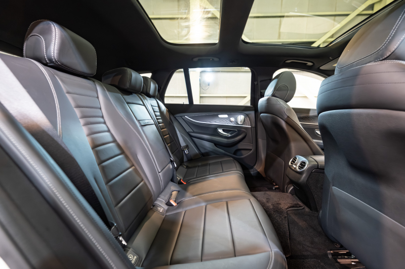 メルセデスベンツ Eクラス E300ﾜｺﾞﾝ AVGｽﾎﾟｰﾂ ｴｸｽｸﾙｰｼﾌﾞPKG ﾚｰﾀﾞｰSP　中期 1ｵｰﾅｰ 黒革 ﾊﾟﾉﾗﾏSR ﾅﾋﾞTV Meｺﾈ carplay ﾌﾞﾙﾒｽﾀｰ ﾍｯﾄﾞｱｯﾌﾟD ｴｱﾊﾞﾗﾝｽP 自動ﾄﾗﾝｸ ﾌｯﾄｵｰﾌﾟﾅｰ Newﾃﾞｻﾞｲﾝｽﾃｱ　2年保証