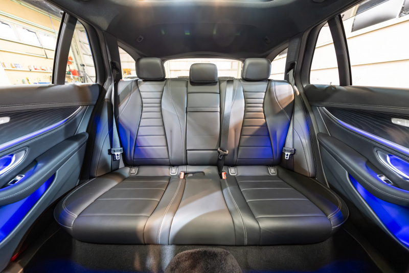 メルセデスベンツ Eクラス E300ﾜｺﾞﾝ AVGｽﾎﾟｰﾂ ｴｸｽｸﾙｰｼﾌﾞPKG ﾚｰﾀﾞｰSP　中期 1ｵｰﾅｰ 黒革 ﾊﾟﾉﾗﾏSR ﾅﾋﾞTV Meｺﾈ carplay ﾌﾞﾙﾒｽﾀｰ ﾍｯﾄﾞｱｯﾌﾟD ｴｱﾊﾞﾗﾝｽP 自動ﾄﾗﾝｸ ﾌｯﾄｵｰﾌﾟﾅｰ Newﾃﾞｻﾞｲﾝｽﾃｱ　2年保証