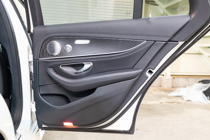 メルセデスベンツ Eクラス E300ﾜｺﾞﾝ AVGｽﾎﾟｰﾂ ｴｸｽｸﾙｰｼﾌﾞPKG ﾚｰﾀﾞｰSP　中期 1ｵｰﾅｰ 黒革 ﾊﾟﾉﾗﾏSR ﾅﾋﾞTV Meｺﾈ carplay ﾌﾞﾙﾒｽﾀｰ ﾍｯﾄﾞｱｯﾌﾟD ｴｱﾊﾞﾗﾝｽP 自動ﾄﾗﾝｸ ﾌｯﾄｵｰﾌﾟﾅｰ Newﾃﾞｻﾞｲﾝｽﾃｱ　2年保証