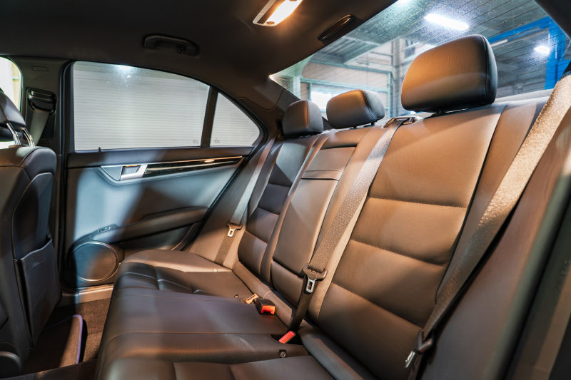 メルセデスベンツ Cクラス C200 BE-EF AVG ﾕｰﾃｨﾘﾃｨ&ﾚｰﾀﾞｰｾｰﾌﾃｨｰPKG　黒革 純正ﾅﾋﾞTV Bｶﾒﾗ ﾊﾟｰｸﾄﾛﾆｯｸ ｷｾﾉﾝ LEDﾄﾞﾗｲﾋﾞﾝｸﾞﾗｲﾄ Pｽﾀ AMGｴｱﾛ＆17AW ﾄﾞﾘﾙﾄﾞﾛｰﾀｰ ﾛｺﾞ入ｷｬﾘﾊﾟｰ　2年保証