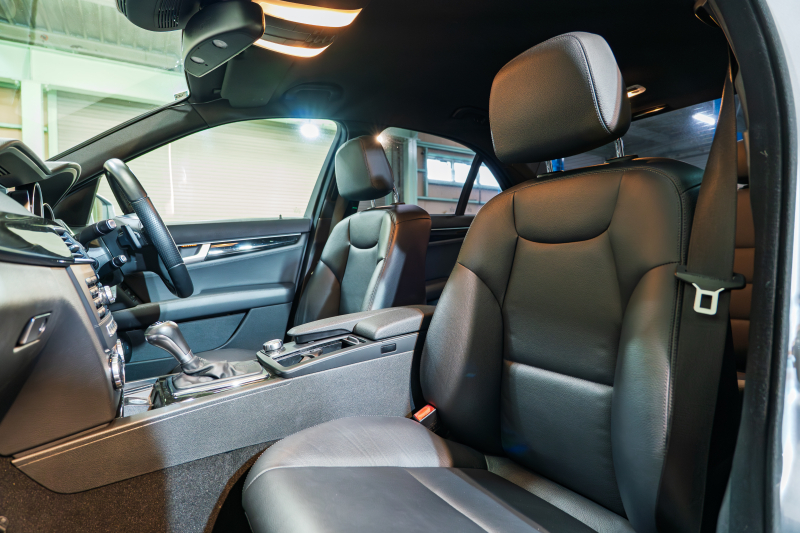 メルセデスベンツ Cクラス C200 BE-EF AVG ﾕｰﾃｨﾘﾃｨ&ﾚｰﾀﾞｰｾｰﾌﾃｨｰPKG　黒革 純正ﾅﾋﾞTV Bｶﾒﾗ ﾊﾟｰｸﾄﾛﾆｯｸ ｷｾﾉﾝ LEDﾄﾞﾗｲﾋﾞﾝｸﾞﾗｲﾄ Pｽﾀ AMGｴｱﾛ＆17AW ﾄﾞﾘﾙﾄﾞﾛｰﾀｰ ﾛｺﾞ入ｷｬﾘﾊﾟｰ　2年保証