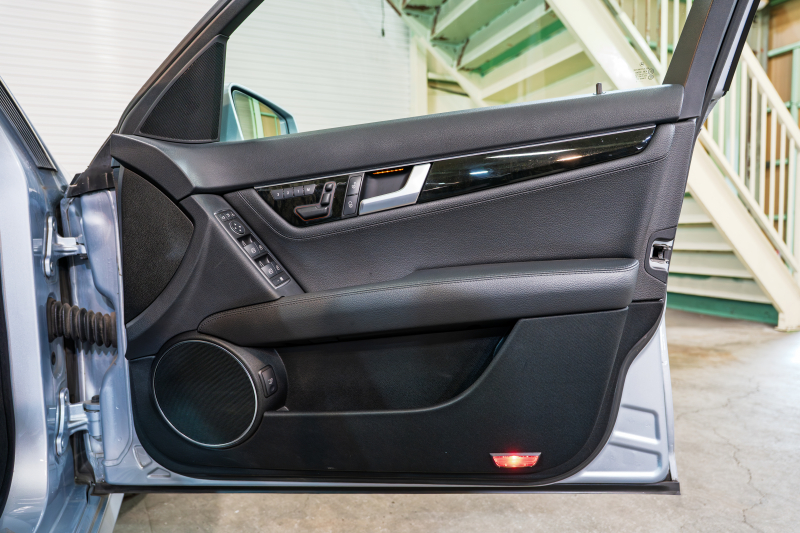 メルセデスベンツ Cクラス C200 BE-EF AVG ﾕｰﾃｨﾘﾃｨ&ﾚｰﾀﾞｰｾｰﾌﾃｨｰPKG　黒革 純正ﾅﾋﾞTV Bｶﾒﾗ ﾊﾟｰｸﾄﾛﾆｯｸ ｷｾﾉﾝ LEDﾄﾞﾗｲﾋﾞﾝｸﾞﾗｲﾄ Pｽﾀ AMGｴｱﾛ＆17AW ﾄﾞﾘﾙﾄﾞﾛｰﾀｰ ﾛｺﾞ入ｷｬﾘﾊﾟｰ　2年保証