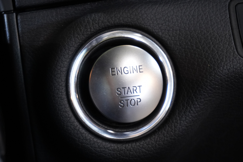 メルセデスベンツ Cクラス C200 BE-EF AVG ﾕｰﾃｨﾘﾃｨ&ﾚｰﾀﾞｰｾｰﾌﾃｨｰPKG　黒革 純正ﾅﾋﾞTV Bｶﾒﾗ ﾊﾟｰｸﾄﾛﾆｯｸ ｷｾﾉﾝ LEDﾄﾞﾗｲﾋﾞﾝｸﾞﾗｲﾄ Pｽﾀ AMGｴｱﾛ＆17AW ﾄﾞﾘﾙﾄﾞﾛｰﾀｰ ﾛｺﾞ入ｷｬﾘﾊﾟｰ　2年保証