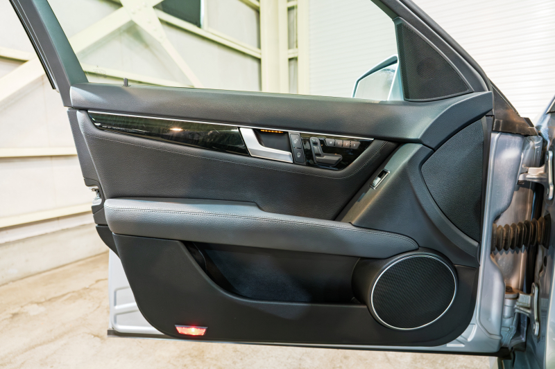 メルセデスベンツ Cクラス C200 BE-EF AVG ﾕｰﾃｨﾘﾃｨ&ﾚｰﾀﾞｰｾｰﾌﾃｨｰPKG　黒革 純正ﾅﾋﾞTV Bｶﾒﾗ ﾊﾟｰｸﾄﾛﾆｯｸ ｷｾﾉﾝ LEDﾄﾞﾗｲﾋﾞﾝｸﾞﾗｲﾄ Pｽﾀ AMGｴｱﾛ＆17AW ﾄﾞﾘﾙﾄﾞﾛｰﾀｰ ﾛｺﾞ入ｷｬﾘﾊﾟｰ　2年保証