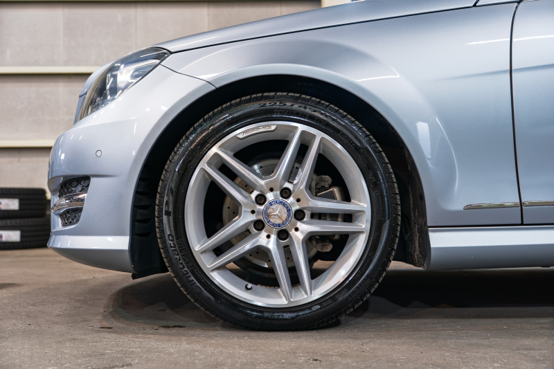 メルセデスベンツ Cクラス C200 BE-EF AVG ﾕｰﾃｨﾘﾃｨ&ﾚｰﾀﾞｰｾｰﾌﾃｨｰPKG　黒革 純正ﾅﾋﾞTV Bｶﾒﾗ ﾊﾟｰｸﾄﾛﾆｯｸ ｷｾﾉﾝ LEDﾄﾞﾗｲﾋﾞﾝｸﾞﾗｲﾄ Pｽﾀ AMGｴｱﾛ＆17AW ﾄﾞﾘﾙﾄﾞﾛｰﾀｰ ﾛｺﾞ入ｷｬﾘﾊﾟｰ　2年保証