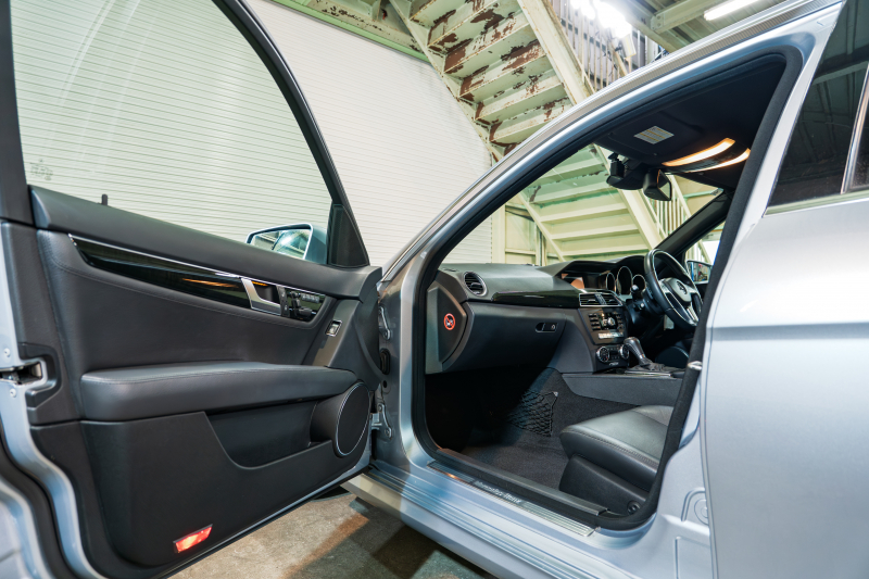 メルセデスベンツ Cクラス C200 BE-EF AVG ﾕｰﾃｨﾘﾃｨ&ﾚｰﾀﾞｰｾｰﾌﾃｨｰPKG　黒革 純正ﾅﾋﾞTV Bｶﾒﾗ ﾊﾟｰｸﾄﾛﾆｯｸ ｷｾﾉﾝ LEDﾄﾞﾗｲﾋﾞﾝｸﾞﾗｲﾄ Pｽﾀ AMGｴｱﾛ＆17AW ﾄﾞﾘﾙﾄﾞﾛｰﾀｰ ﾛｺﾞ入ｷｬﾘﾊﾟｰ　2年保証