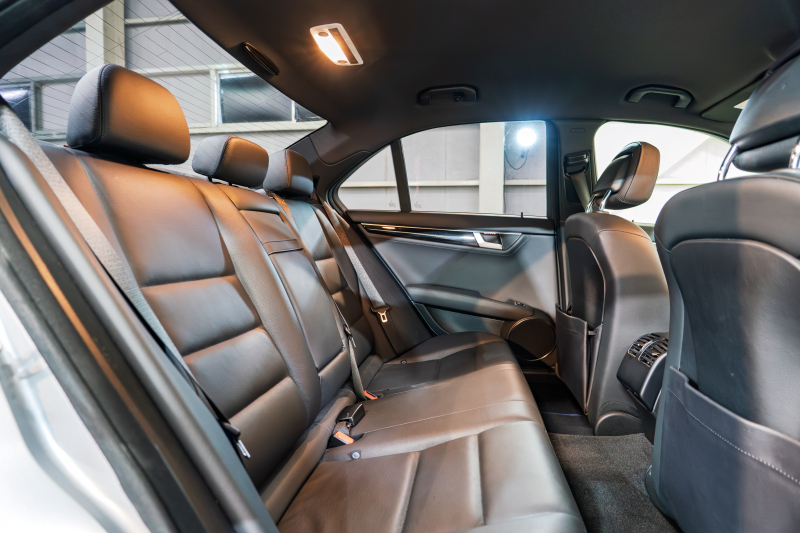 メルセデスベンツ Cクラス C200 BE-EF AVG ﾕｰﾃｨﾘﾃｨ&ﾚｰﾀﾞｰｾｰﾌﾃｨｰPKG　黒革 純正ﾅﾋﾞTV Bｶﾒﾗ ﾊﾟｰｸﾄﾛﾆｯｸ ｷｾﾉﾝ LEDﾄﾞﾗｲﾋﾞﾝｸﾞﾗｲﾄ Pｽﾀ AMGｴｱﾛ＆17AW ﾄﾞﾘﾙﾄﾞﾛｰﾀｰ ﾛｺﾞ入ｷｬﾘﾊﾟｰ　2年保証