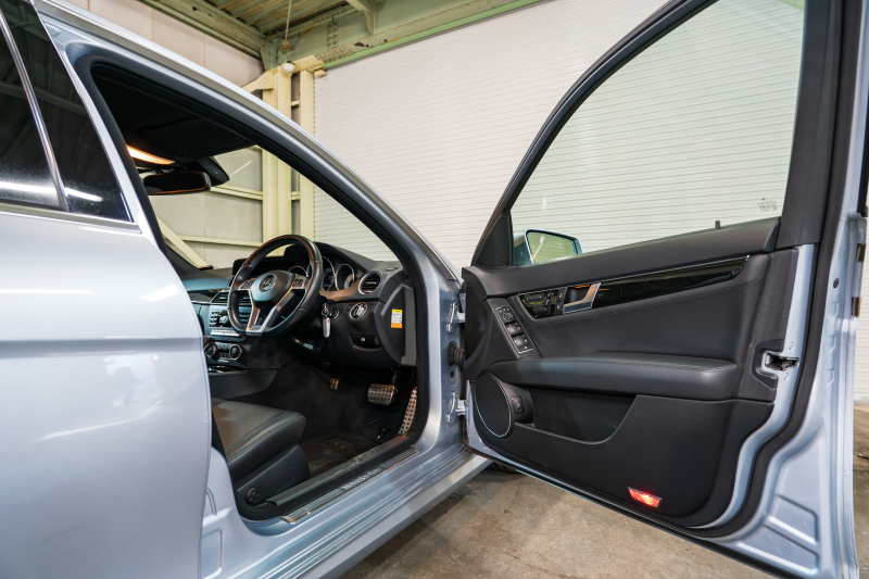 メルセデスベンツ Cクラス C200 BE-EF AVG ﾕｰﾃｨﾘﾃｨ&ﾚｰﾀﾞｰｾｰﾌﾃｨｰPKG　黒革 純正ﾅﾋﾞTV Bｶﾒﾗ ﾊﾟｰｸﾄﾛﾆｯｸ ｷｾﾉﾝ LEDﾄﾞﾗｲﾋﾞﾝｸﾞﾗｲﾄ Pｽﾀ AMGｴｱﾛ＆17AW ﾄﾞﾘﾙﾄﾞﾛｰﾀｰ ﾛｺﾞ入ｷｬﾘﾊﾟｰ　2年保証