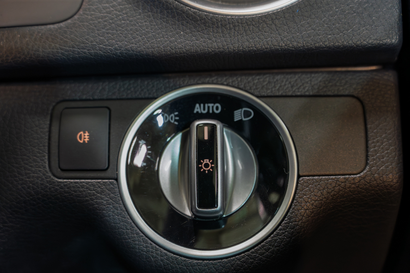 メルセデスベンツ Cクラス C200 BE-EF AVG ﾕｰﾃｨﾘﾃｨ&ﾚｰﾀﾞｰｾｰﾌﾃｨｰPKG　黒革 純正ﾅﾋﾞTV Bｶﾒﾗ ﾊﾟｰｸﾄﾛﾆｯｸ ｷｾﾉﾝ LEDﾄﾞﾗｲﾋﾞﾝｸﾞﾗｲﾄ Pｽﾀ AMGｴｱﾛ＆17AW ﾄﾞﾘﾙﾄﾞﾛｰﾀｰ ﾛｺﾞ入ｷｬﾘﾊﾟｰ　2年保証