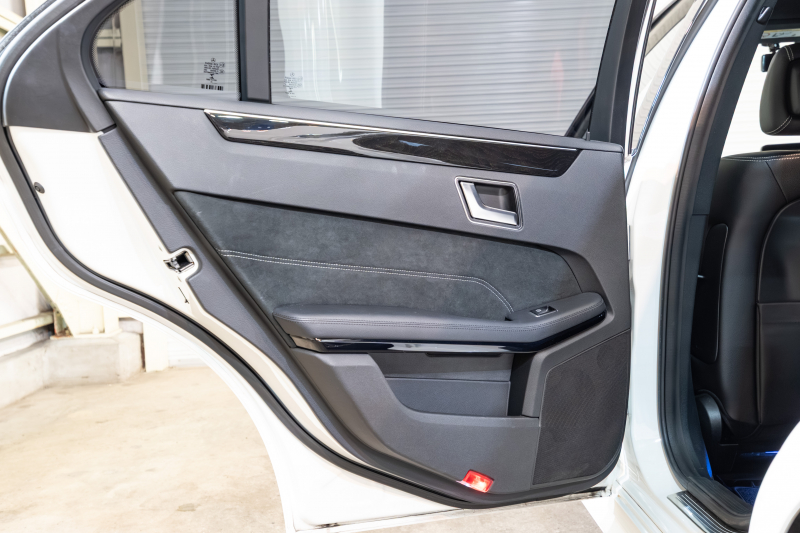 メルセデスベンツ Eクラス E250 AVG AMGｽﾎﾟｰﾂ&ﾚｰﾀﾞｰｾｰﾌﾃｲPKG　 後期ﾓﾃﾞﾙ 黒半革 ｼｰﾄﾋｰﾀｰ ｱﾝﾄﾞﾛｲﾄﾞﾅﾋﾞ 360ｶﾒﾗ LEDﾍｯﾄﾞﾗｲﾄ AMGｴｱﾛ&18ｲﾝﾁAW　2年保証