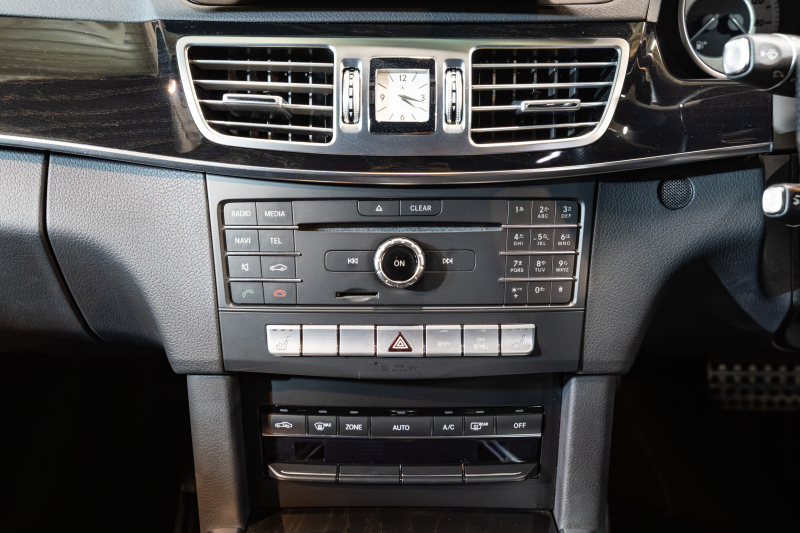 メルセデスベンツ Eクラス E250 AVG AMGｽﾎﾟｰﾂ&ﾚｰﾀﾞｰｾｰﾌﾃｲPKG　 後期ﾓﾃﾞﾙ 黒半革 ｼｰﾄﾋｰﾀｰ ｱﾝﾄﾞﾛｲﾄﾞﾅﾋﾞ 360ｶﾒﾗ LEDﾍｯﾄﾞﾗｲﾄ AMGｴｱﾛ&18ｲﾝﾁAW　2年保証