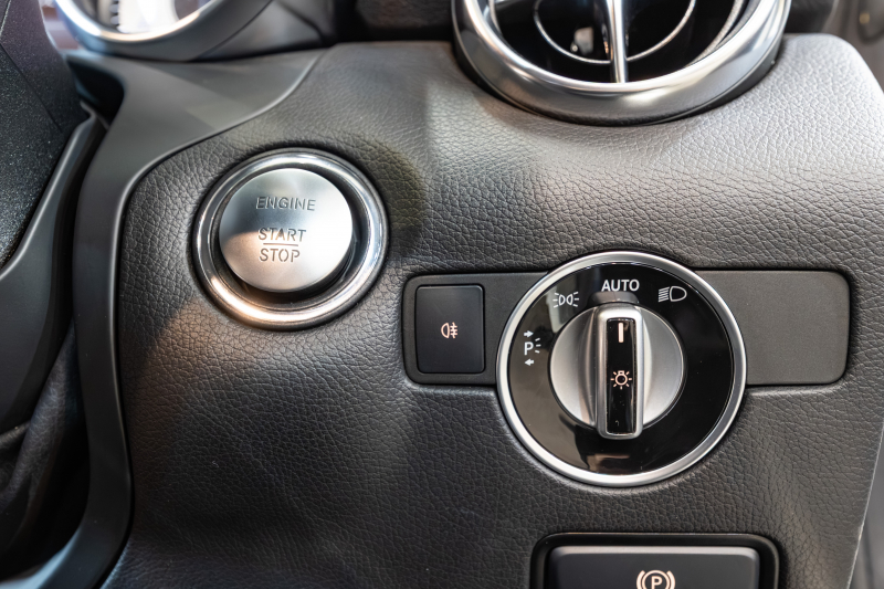 メルセデスベンツ SLKクラス SLK200 ｴｸｽｸﾙｰｼﾌﾞ ﾚｰﾀﾞｰSP　黒革 9速AT ｼｰﾄﾋｰﾀｰ ﾏｼﾞｯｸｽｶｲR ｴｱｽｶｰﾌ 純正ﾅﾋﾞ ﾌﾙｾｸﾞTV MBﾛｺﾞﾌﾞﾚｰｷ ｷｰﾚｽ ｷｾﾉﾝ AMGｴｱﾛ&18ｲﾝﾁAW 　2年保証