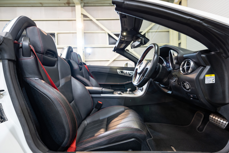 メルセデスベンツ SLKクラス SLK200 ｴｸｽｸﾙｰｼﾌﾞ ﾚｰﾀﾞｰSP　黒革 9速AT ｼｰﾄﾋｰﾀｰ ﾏｼﾞｯｸｽｶｲR ｴｱｽｶｰﾌ 純正ﾅﾋﾞ ﾌﾙｾｸﾞTV MBﾛｺﾞﾌﾞﾚｰｷ ｷｰﾚｽ ｷｾﾉﾝ AMGｴｱﾛ&18ｲﾝﾁAW 　2年保証