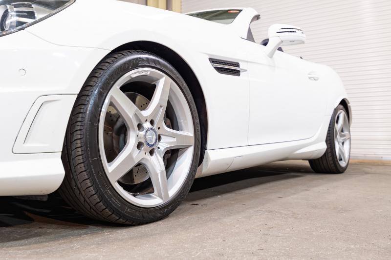 メルセデスベンツ SLKクラス SLK200 ｴｸｽｸﾙｰｼﾌﾞ ﾚｰﾀﾞｰSP　黒革 9速AT ｼｰﾄﾋｰﾀｰ ﾏｼﾞｯｸｽｶｲR ｴｱｽｶｰﾌ 純正ﾅﾋﾞ ﾌﾙｾｸﾞTV MBﾛｺﾞﾌﾞﾚｰｷ ｷｰﾚｽ ｷｾﾉﾝ AMGｴｱﾛ&18ｲﾝﾁAW 　2年保証