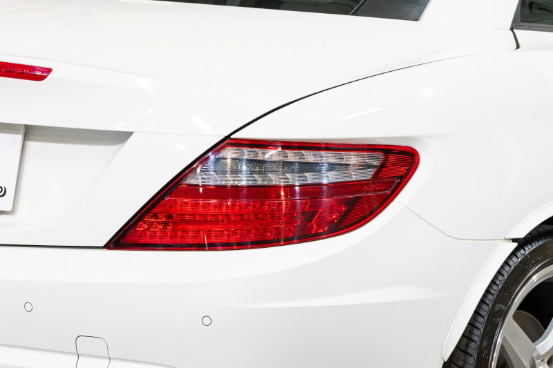 メルセデスベンツ SLKクラス SLK200 ｴｸｽｸﾙｰｼﾌﾞ ﾚｰﾀﾞｰSP　黒革 9速AT ｼｰﾄﾋｰﾀｰ ﾏｼﾞｯｸｽｶｲR ｴｱｽｶｰﾌ 純正ﾅﾋﾞ ﾌﾙｾｸﾞTV MBﾛｺﾞﾌﾞﾚｰｷ ｷｰﾚｽ ｷｾﾉﾝ AMGｴｱﾛ&18ｲﾝﾁAW 　2年保証