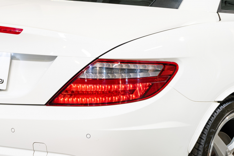 メルセデスベンツ SLKクラス SLK200 ｴｸｽｸﾙｰｼﾌﾞ ﾚｰﾀﾞｰSP　黒革 9速AT ｼｰﾄﾋｰﾀｰ ﾏｼﾞｯｸｽｶｲR ｴｱｽｶｰﾌ 純正ﾅﾋﾞ ﾌﾙｾｸﾞTV MBﾛｺﾞﾌﾞﾚｰｷ ｷｰﾚｽ ｷｾﾉﾝ AMGｴｱﾛ&18ｲﾝﾁAW 　2年保証