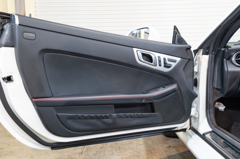 メルセデスベンツ SLKクラス SLK200 ｴｸｽｸﾙｰｼﾌﾞ ﾚｰﾀﾞｰSP　黒革 9速AT ｼｰﾄﾋｰﾀｰ ﾏｼﾞｯｸｽｶｲR ｴｱｽｶｰﾌ 純正ﾅﾋﾞ ﾌﾙｾｸﾞTV MBﾛｺﾞﾌﾞﾚｰｷ ｷｰﾚｽ ｷｾﾉﾝ AMGｴｱﾛ&18ｲﾝﾁAW 　2年保証