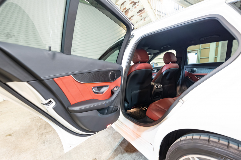 メルセデスベンツ Cクラス C200ﾜｺﾞﾝ ｽﾎﾟｰﾂ 本革仕様 ﾚｰﾀﾞｰｾｰﾌﾃｨPKG　赤革 ｼｰﾄﾋｰﾀｰ HDDﾅﾋﾞ 純正ﾅﾋﾞ ﾌﾙｾｸﾞTV BT Bｶﾒﾗ LEDﾍｯﾄﾞ 自動Rｹﾞｰﾄ/ﾊﾝｽﾞﾌﾘｰA AMGｴｱﾛ&18ｲﾝﾁAW　2年保証