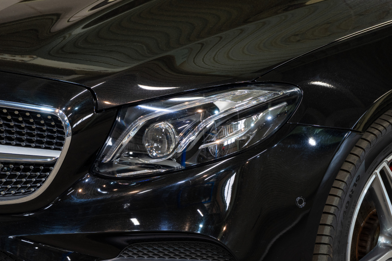 メルセデスベンツ Eクラス E200 ｶﾌﾞﾘｵﾚ ｽﾎﾟｰﾂ ﾚｰﾀﾞｰｾｰﾌﾃｨPKG 　赤幌 黒革 ｼｰﾄﾋｰﾀｰ 純正ﾅﾋﾞ ﾌﾙｾｸﾞTV CarPlay HUD ﾏﾙﾁﾋﾞｰﾑLED ﾌﾞﾙﾒｽﾀｰ ﾏﾙﾁｶﾗｰｱﾝﾋﾞｴﾝﾄﾗｲﾄ AMGｴｱﾛ&19ｲﾝﾁAW　2年保証