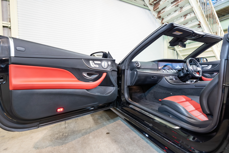 メルセデスベンツ Eクラス E200 ｶﾌﾞﾘｵﾚ ｽﾎﾟｰﾂ ﾚｰﾀﾞｰｾｰﾌﾃｨPKG 　赤幌 黒革 ｼｰﾄﾋｰﾀｰ 純正ﾅﾋﾞ ﾌﾙｾｸﾞTV CarPlay HUD ﾏﾙﾁﾋﾞｰﾑLED ﾌﾞﾙﾒｽﾀｰ ﾏﾙﾁｶﾗｰｱﾝﾋﾞｴﾝﾄﾗｲﾄ AMGｴｱﾛ&19ｲﾝﾁAW　2年保証