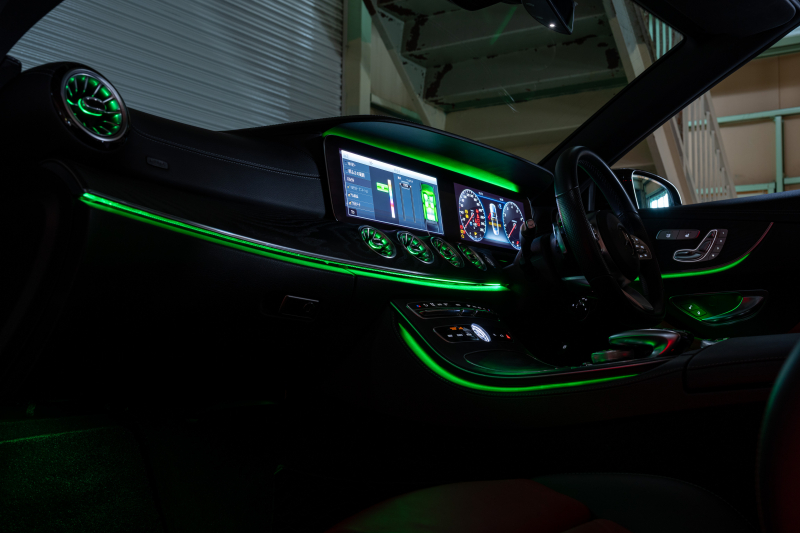 メルセデスベンツ Eクラス E200 ｶﾌﾞﾘｵﾚ ｽﾎﾟｰﾂ ﾚｰﾀﾞｰｾｰﾌﾃｨPKG 　赤幌 黒革 ｼｰﾄﾋｰﾀｰ 純正ﾅﾋﾞ ﾌﾙｾｸﾞTV CarPlay HUD ﾏﾙﾁﾋﾞｰﾑLED ﾌﾞﾙﾒｽﾀｰ ﾏﾙﾁｶﾗｰｱﾝﾋﾞｴﾝﾄﾗｲﾄ AMGｴｱﾛ&19ｲﾝﾁAW　2年保証