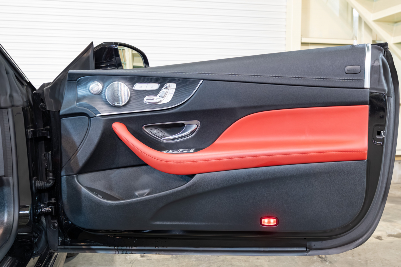メルセデスベンツ Eクラス E200 ｶﾌﾞﾘｵﾚ ｽﾎﾟｰﾂ ﾚｰﾀﾞｰｾｰﾌﾃｨPKG 　赤幌 黒革 ｼｰﾄﾋｰﾀｰ 純正ﾅﾋﾞ ﾌﾙｾｸﾞTV CarPlay HUD ﾏﾙﾁﾋﾞｰﾑLED ﾌﾞﾙﾒｽﾀｰ ﾏﾙﾁｶﾗｰｱﾝﾋﾞｴﾝﾄﾗｲﾄ AMGｴｱﾛ&19ｲﾝﾁAW　2年保証