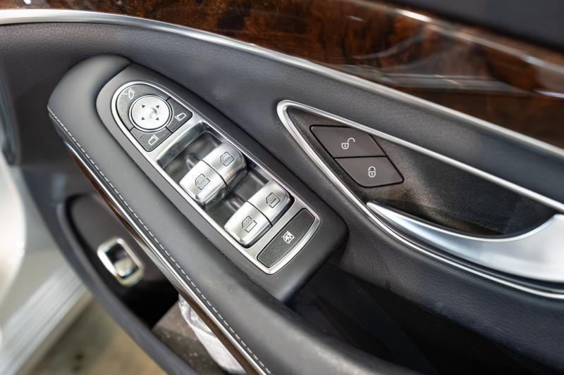 メルセデスベンツ Sクラス S400dﾛﾝｸﾞ ﾚｻﾞｰｴｸｽｸﾙｰｼﾌﾞ&ｼｮｰﾌｧｰPKG　後期 黒革 ﾊﾟﾉﾗﾏSR ﾅﾋﾞTV ｼｮｰﾌｧｰﾎﾟｼﾞｼｮﾝ ﾘｱｴﾝﾀｰ ｲｰｼﾞｰｸﾛｰｼﾞｬｰ 自動ﾄﾗﾝｸ ﾌｯﾄｵｰﾌﾟﾅｰ ｴｱﾊﾞﾗﾝｽP ﾏﾙﾁﾋﾞｰﾑLED　2年保証