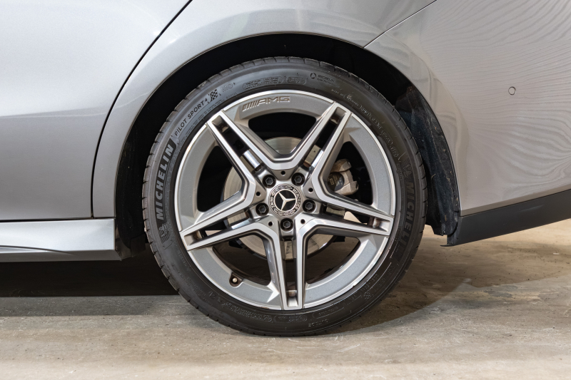 メルセデスベンツ CLAクラス CLA200d ｼｭｰﾃｨﾝｸﾞﾌﾞﾚｰｸ AMGﾗｲﾝ ﾚｰﾀﾞｰPKG　1ｵﾅ ﾊｰﾌ革 ｼｰﾄﾋｰﾀｰ ﾊﾟﾉﾗﾏSR MBUXﾅﾋﾞ ﾌﾙｾｸﾞTV 360ｶﾒﾗ ﾍｯﾄﾞｱｯﾌﾟD ﾏﾙﾁﾋﾞｰﾑLED AMGｴｱﾛ&18ｲﾝﾁAW　2年保証付