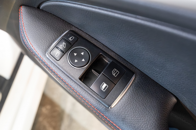 メルセデスベンツ SLKクラス SLK200 BE−EF AMGｽﾎﾟｰﾂ&ﾚｰﾀﾞｰP　ACC 黒革 ﾏｼﾞｯｸｽｶｲR HDDﾅﾋﾞ ﾌﾙｾｸﾞ BTｵｰﾃﾞｨｵ&TEL  AMGｴｱﾛ&18ｲﾝﾁAW ｷｾﾉﾝ　2年保証付