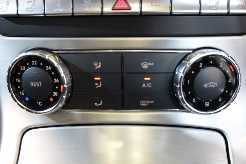 メルセデスベンツ SLKクラス SLK200 BE−EF AMGｽﾎﾟｰﾂ&ﾚｰﾀﾞｰP　ACC 黒革 ﾏｼﾞｯｸｽｶｲR HDDﾅﾋﾞ ﾌﾙｾｸﾞ BTｵｰﾃﾞｨｵ&TEL  AMGｴｱﾛ&18ｲﾝﾁAW ｷｾﾉﾝ　2年保証付