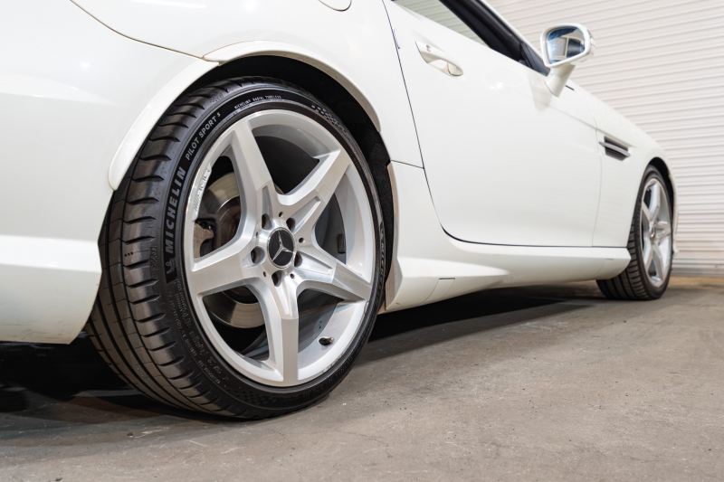 メルセデスベンツ SLKクラス SLK200 BE−EF AMGｽﾎﾟｰﾂ&ﾚｰﾀﾞｰP　ACC 黒革 ﾏｼﾞｯｸｽｶｲR HDDﾅﾋﾞ ﾌﾙｾｸﾞ BTｵｰﾃﾞｨｵ&TEL  AMGｴｱﾛ&18ｲﾝﾁAW ｷｾﾉﾝ　2年保証付
