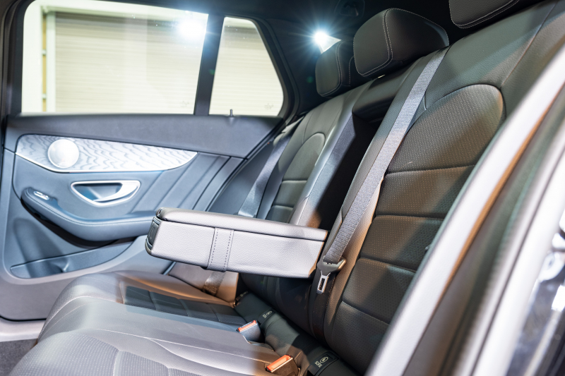 メルセデスベンツ Cクラス C220d ﾜｺﾞﾝ ﾛｰﾚｳｽED AMGﾗｲﾝ ﾚｰﾀﾞｰｾｰﾌﾃｨPKG　黒革 ｼｰﾄﾋｰﾀｰ 純正ﾅﾋﾞ ﾌﾙｾｸﾞTV BT Bｶﾒﾗ LEDﾍｯﾄﾞ ｴｱｻｽ 自動Rｹﾞｰﾄ AMGｴｱﾛ&18ｲﾝﾁAW　2年保証