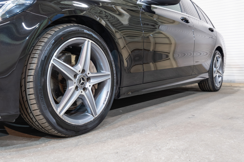 メルセデスベンツ Cクラス C220d ﾜｺﾞﾝ ﾛｰﾚｳｽED AMGﾗｲﾝ ﾚｰﾀﾞｰｾｰﾌﾃｨPKG　黒革 ｼｰﾄﾋｰﾀｰ 純正ﾅﾋﾞ ﾌﾙｾｸﾞTV BT Bｶﾒﾗ LEDﾍｯﾄﾞ ｴｱｻｽ 自動Rｹﾞｰﾄ AMGｴｱﾛ&18ｲﾝﾁAW　2年保証